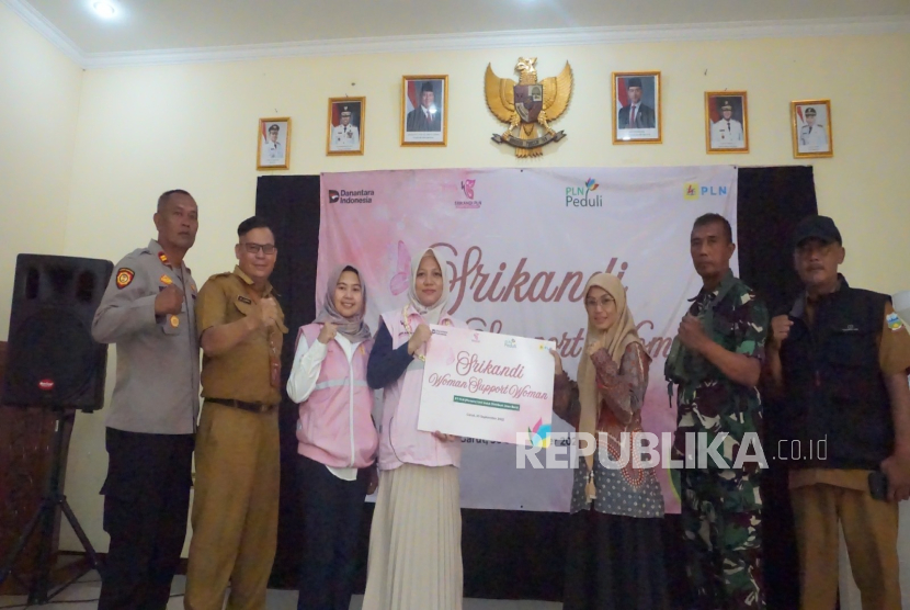 Melalui program woman support woman, PLN dan KUB Srikandi Berkah Mandiri menyalurkan alat dan mesin pengolahan biji kopi untuk mendukung penguatan kapasitas produksi kelompokperempuan. 