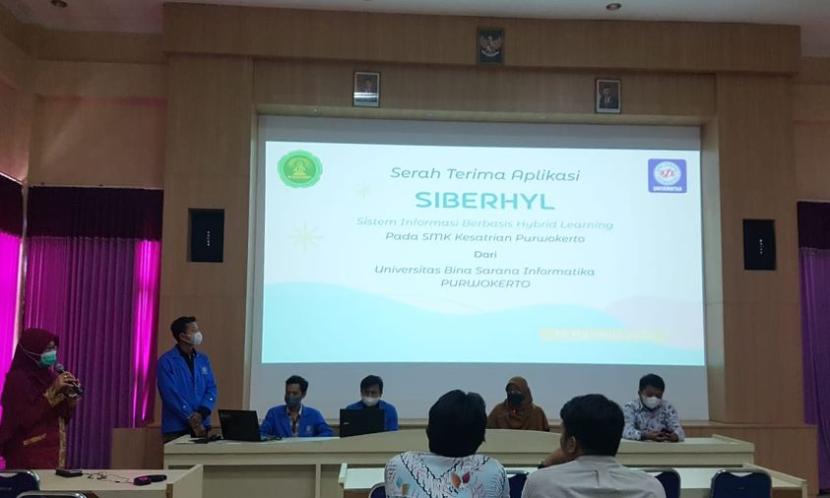 Melalui proyek sistem informasi yang diintegrasikan dengan tugas akhir mereka, mahasiswa Universitas BSI kampus Purwokerto berhasil mengembangkan berbagai aplikasi yang sesuai dengan kebutuhan bisnis organisasi.