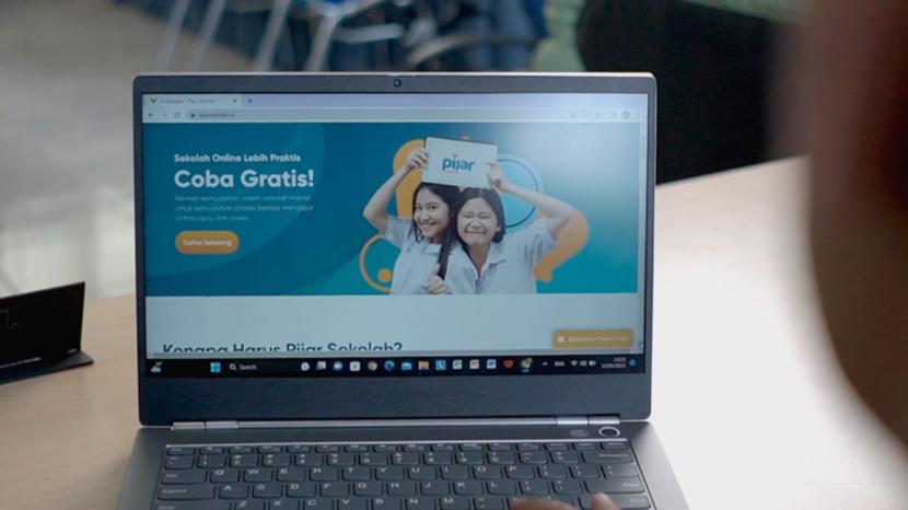 Melalui salah satu produk digital unggulannya, Pijar Sekolah, Telkom berkomitmen untuk berperan aktif meningkatkan kualitas pendidikan di Indonesia.