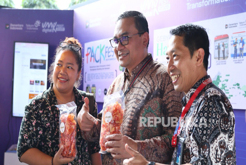 Melalui UMK Digital Fest 2025, Telkom mendorong UMKM naik kelas juga mampu bersaing di pasar global. 