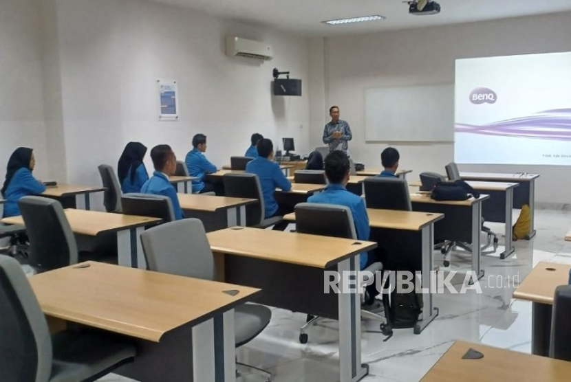 Melanjutkan studi ke jenjang magister ilmu komputer bisa menjadi langkah strategis, UNM berbagi tujuh tips untuk menempuh magister Ilmu Komputer di universitas tersebut.