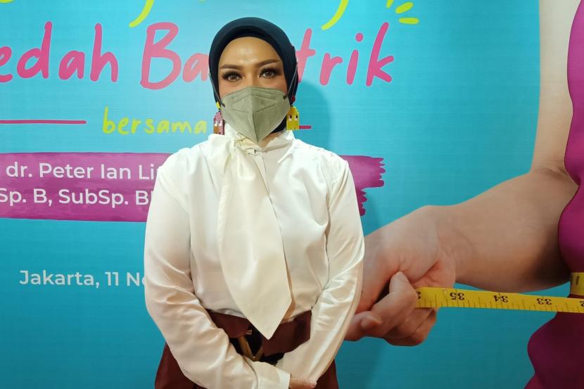 Melly Goeslaw berhasil menurunkan berat badan setelah bedah bariatrik di Rumah Sakit Pondok Indah, Jakarta.