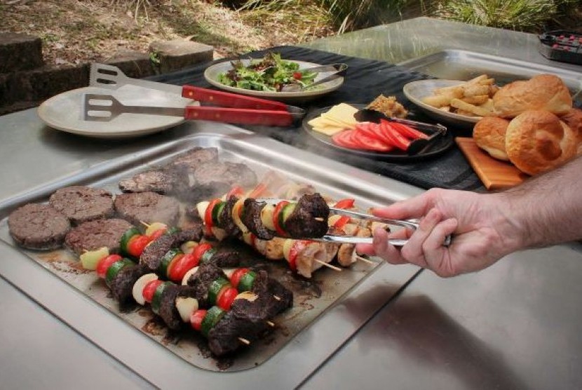 Memanggang daging ala Australia.