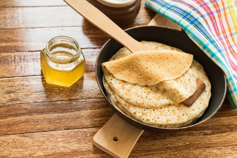 Memasak dengan wajan antilengket.