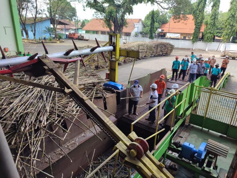 Memasuki hari giling ke-141, PTPN X telah berhasil menggiling 4.426.315 juta ton tebu di sembilan pabrik gula miliknya.