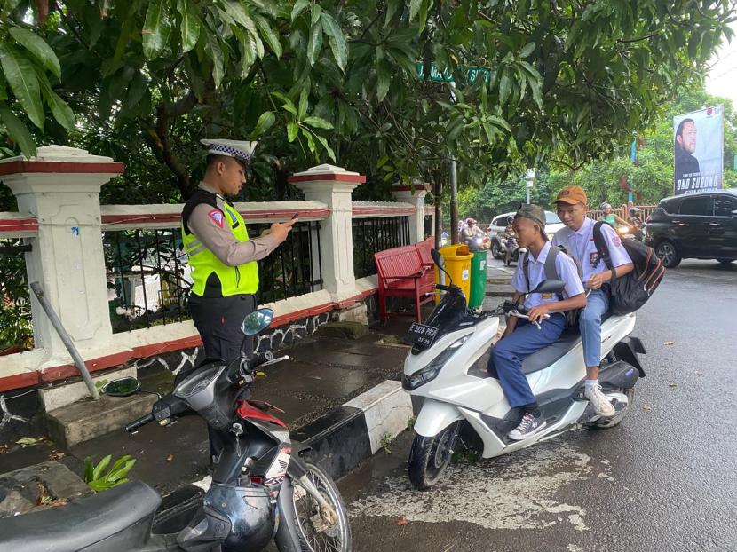 Memasuki hari kelima Ops Patuh Lodaya, Polres Indramayu telah menindak 790 pelanggar lalu lintas, Jumat (19/7/2024). 