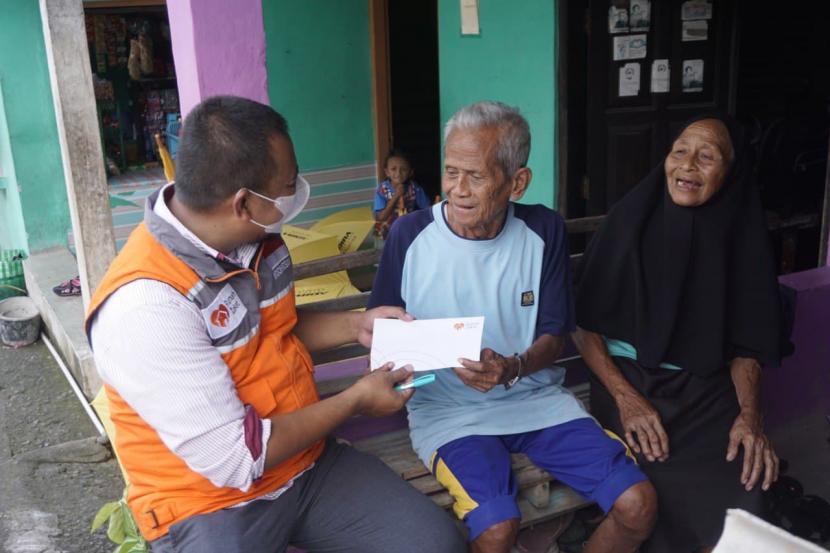 Memasuki wal tahun 2022 tepatnya direntang waktu 24-25 Januari, Rumah Zakat menyalurkan bantuan ekonomi tunai kepada para lansia di 2 (dua) kelurahan di wilayah kota Solo.