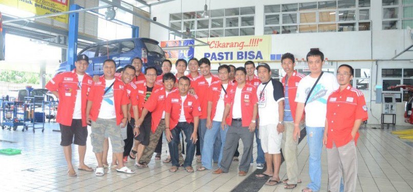 Member AXIC peserta event 'Mobil Sehat aman' di AUTO 2000 Lippo Cikarang, Bekasi.