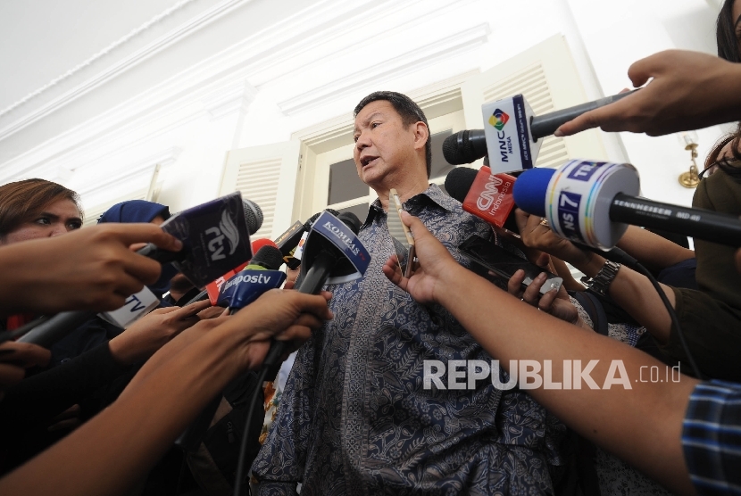 Memberikan keterangan. Hashim Djodjohadikusumo memberikan keterangan usai melakukan pertemuan dengan Gubernur DKI Jakarta Anies Baswedan di Balai Kota, Jakarta, Kamis (26/10).