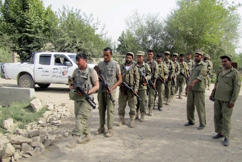 Members of the Afghan Local Police (ALP) prepare to embark on a foot patrol at the Char Darah district of Kunduz province July 30, 2012. Indonesia will train Afghan police as a part of capacity building project between Indonesia and Afghanistan. (file phot