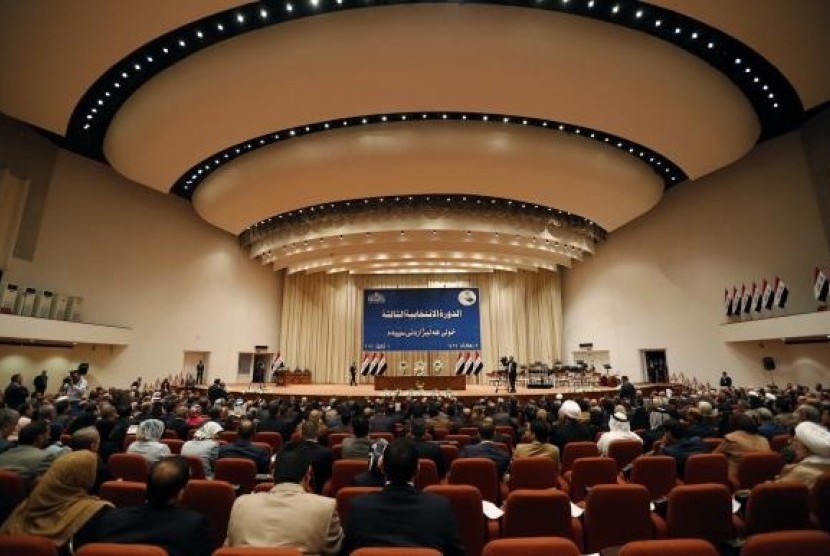 Members of the new Iraqi parliament attend a session at the parliament headquarters in Baghdad July 1, 2014.