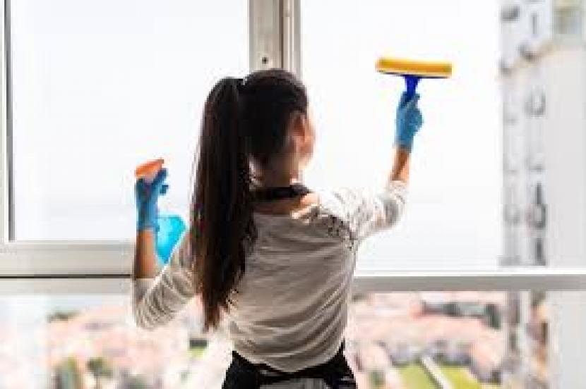 Bersih-bersih rumah hingga bermain dengan anak bisa hindari 'sedentary lifestyle'.