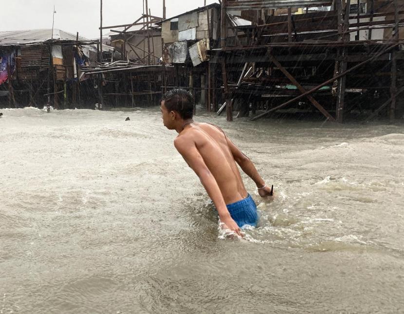 Topan Vongfong di Filipina membuat setidaknya 141.700 orang mengungsi.