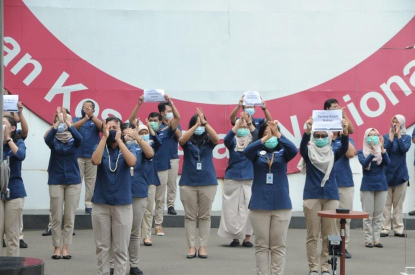 Memperingati Hari Kesehatan Nasional ke-56, Duta BPJS Kesehatan seluruh Indonesia melakukan Gerakan Tepuk Tangan selama 56 detik bagi seluruh Pejuang Pencegahan Covid-19 yaitu tenaga kesehatan dan masyarakat yang melaksanakan protokol kesehatan. 