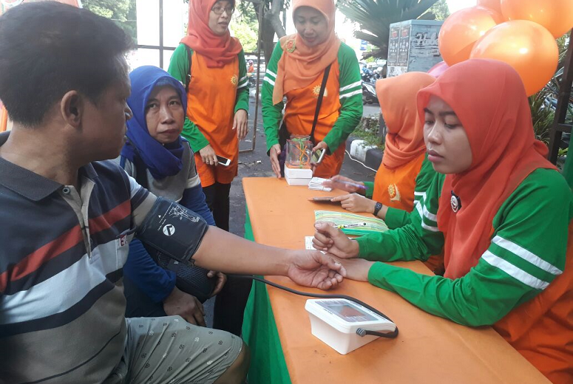 Memperingati hari kesehatan nasional, RS PKU Muhammadiyah Solo menggelar cek kesehatan gratis.