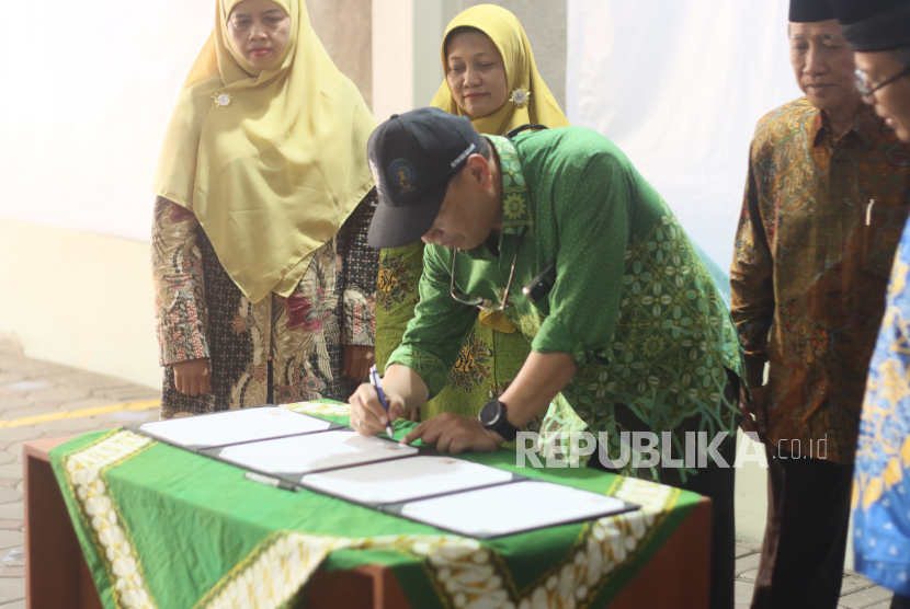 Memperingati Milad ke-112 Muhammadiyah, RS PKU Muhammadiyah Yogyakarta menggelar apel akbar yang berlangsung di Halaman Gedung KH Sudja, Senin (18/11/2024).