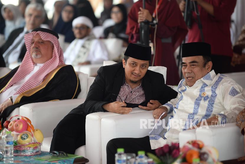 Menag Fachrul Razi (kanan) berbincang bersama Pimpinan Umum Daarul Qur