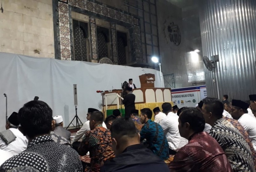 Menag Fachrul Razi khutbah di Masjid Istiqlal, Jumat (1/11).