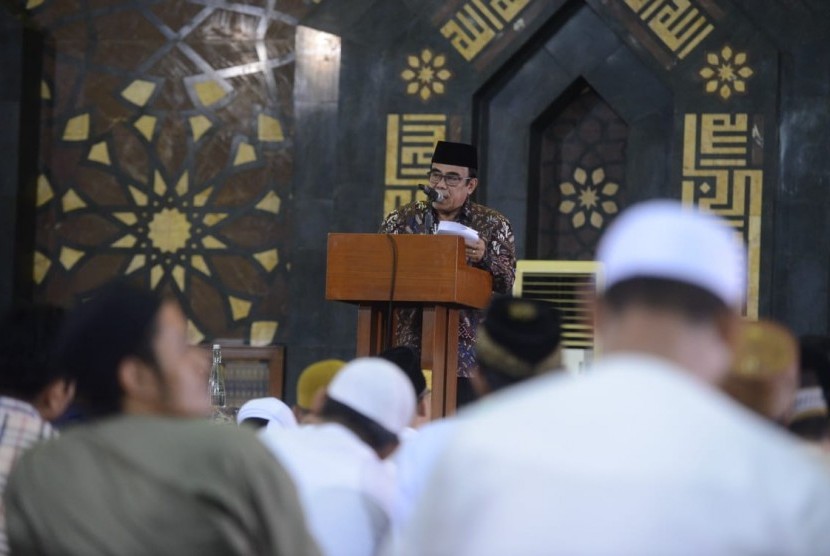 Menag Fachrul Razi saat memberi sambutan di acara Dzikir Nasional Republika di Masjid At Tin, Jakarta, Selasa (31/12). 