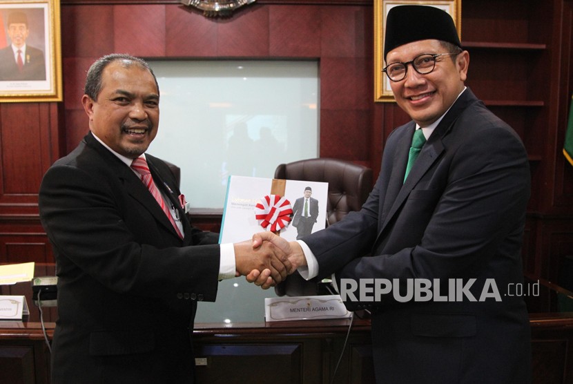 Menag Lukman Hakim Saifuddin Bersama Menteri Di Jabatan Perdana Menteri Malaysia YB Mejar Jeneral Dato' Seri Jamil Khir Hj Baharom.