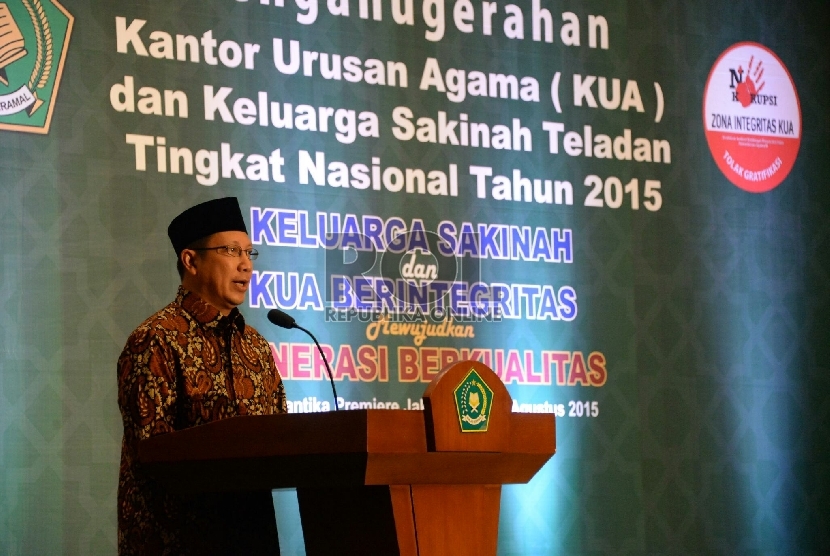 Menag Lukman Hakim Saifuddin memberikan sambutan pada acara penganugrahan kantor urusan agama (KUA) dan keluarga sakinah teladan tingkat Nasional 2015 Di Jakarta, Selasa (18/8). 