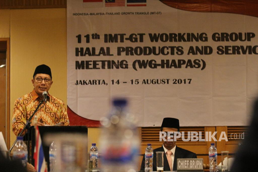 Menag Lukman Hakim Saifuddin membuka Working Group of Halal Product Services (WG-HAPAS) dalam Forum Kerja Sama Indonesia-Malaysia-Thailand Growth Tri (