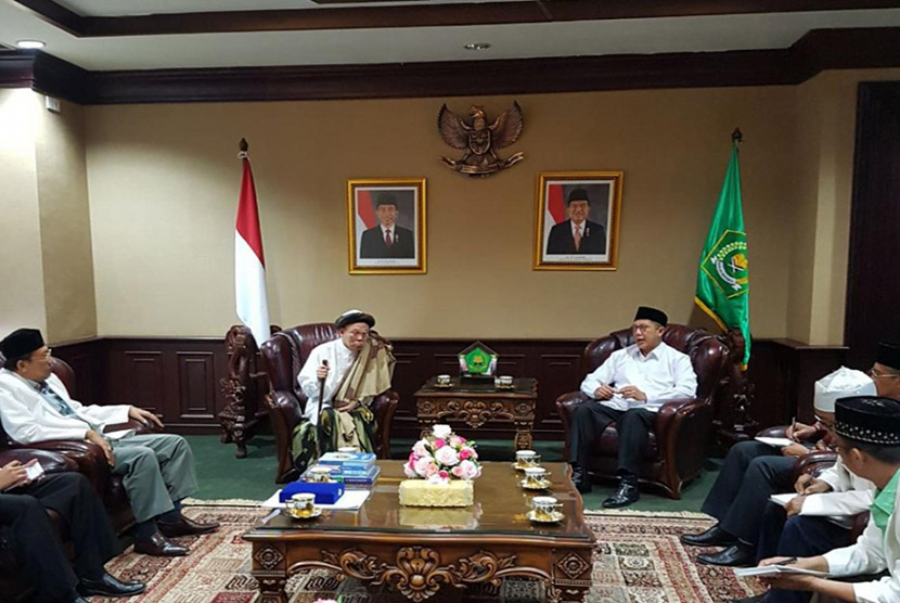  Menag Lukman Hakim Saifuddin menerima kunjungan pengurus Jam'iyyah Thariqah Mu'tabarah Indonesia (Jatmi) di Jakarta, Rabu (20/9) 