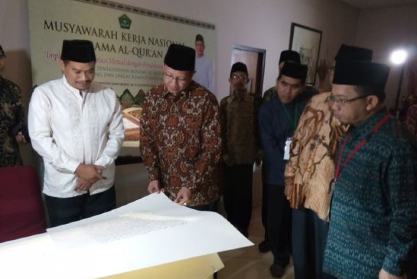 Menag Saksikan Penulisan Mushaf Alquran Standar Indonesia | Republika ...