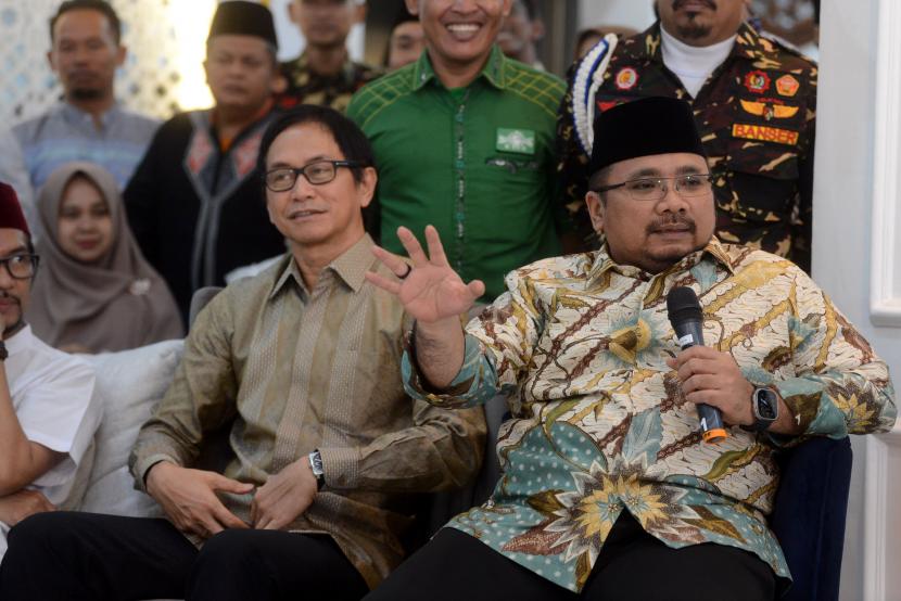 Menag Yaqut Cholil Qoumas memberikan keterangan terkait puncak resepsi satu abad NU di Kantor Pusat PBNU, Jakarta.