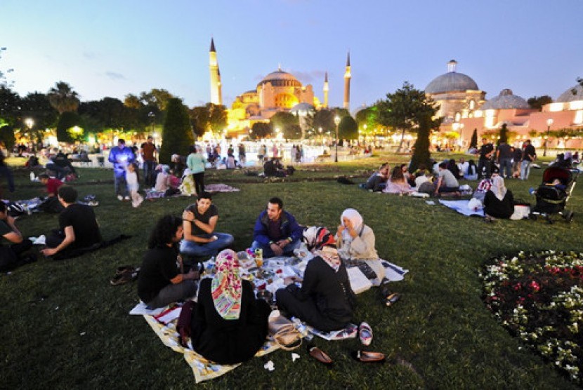 Menanti berbuka puasa di Turki