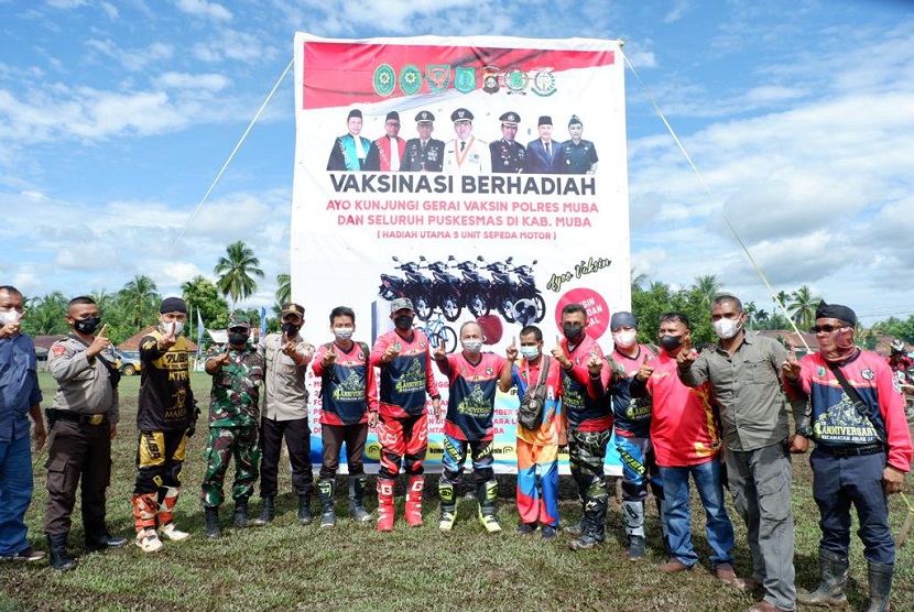 Menapaki usia ke 4 tahun,  Kecamatan Jirak Jaya menggelar rangkaian acara seperti Turnamen Sepak Bola, senam massal hingga gelaran  jelajah alam pecinta trail dirangkai dengan Gebyar Vaksin Berhadiah pada Sabtu (18/12). Jelajah Alam dan Gebyar Vaksin berhadiah ini dibuka oleh Bupati Muba Beni Hernedi SIP melalui Sekda Muba Drs Apriyadi, M.Si didampingi Kapolres Musi Banyuasin dan Dandim 0401 Musi Banyuasin.