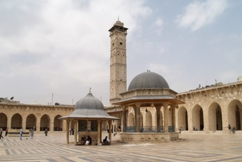   Menara Masjid Aleppo di Suriah.