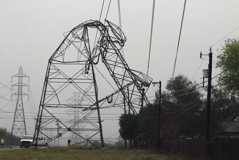 Texas tengah mengantisipasi bencana yang mungkin didatangkan oleh terjangan badai Harvey. Februari lalu, menara transmisi CPS Energy sampai bengkok akibat diterjang dua tornado di San Antonio, Texas, AS.