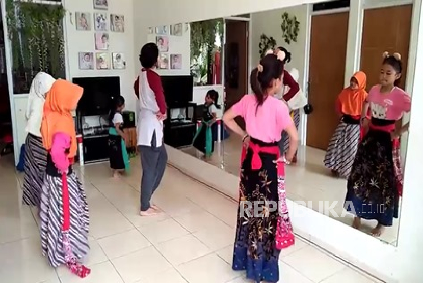 Cegah Kepunahan, Dosen Unpad Gandeng Sanggar Seni Lokal Digitalkan Tari Sunda