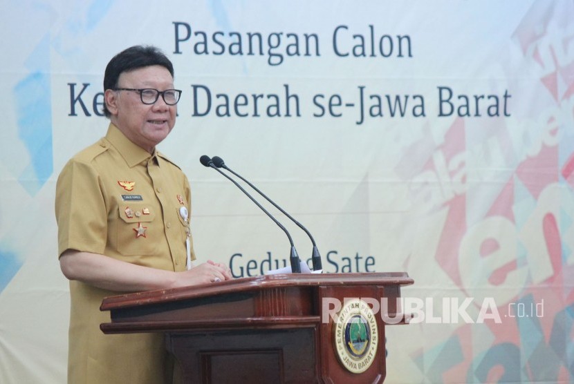 Mendagri Tjahjo Kumolo hadir pada Pembekalan Antikorupsi dan Deklarasi LHKPN Pasangan Calon Kepala Daerah se-Jawa Barat, di Gedung Sate, Kota Bandung, Selasa (17/4).