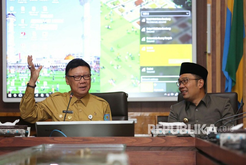 Mendagri Tjahjo Kumolo, melakukan Inspeksi mendadak (Sidak) ke Pemkot Bandung, Senin (6/3)