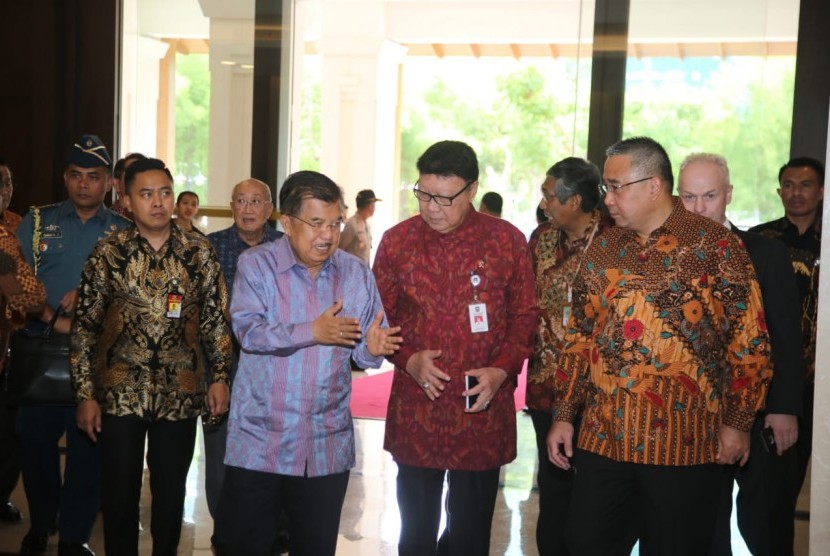 Mendagri Tjahjo Kumolo saat mendampingi Wakil Presiden Jusuf Kalla dalam pembukaan Rakornas dan Evaluasi Program Pembangunan dan Pemberdayaan Masyarakat Desa, di Hotel Sultan Jakarta, Rabu (14/11).
