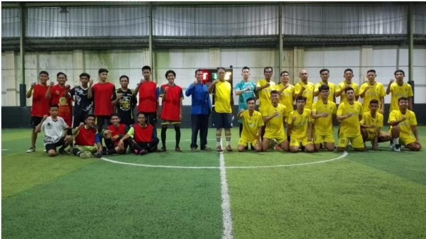 Mendapat kesempatan bermain futsal dalam pertandingan persahabatan (laga eksibisi) dengan Tim Paman Birin, kemarin malam, menjadi kebanggaan tersendiri bagi pemain futsal dari Desa Biih Kecamatan Karang Intan Kabupaten Banjar.