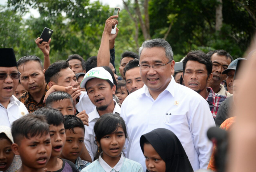 Mendes PDTT Eko Putro Sandjojo menghadiri gelar wicara bertajuk “Membangun Desa, Desa Membangun” di Singaparna, Tasikmalaya.