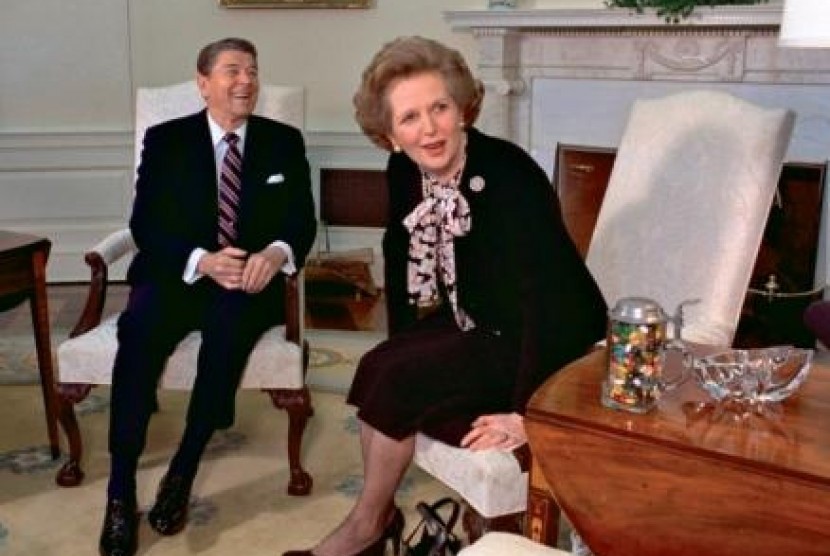   Mendiang mantan perdana menteri Inggris Margaret Thatcher bertemu dengan rekannya Ronald Reagen saat berkunjung ke Gedung Putih, washington pada 20 Februari 1985.