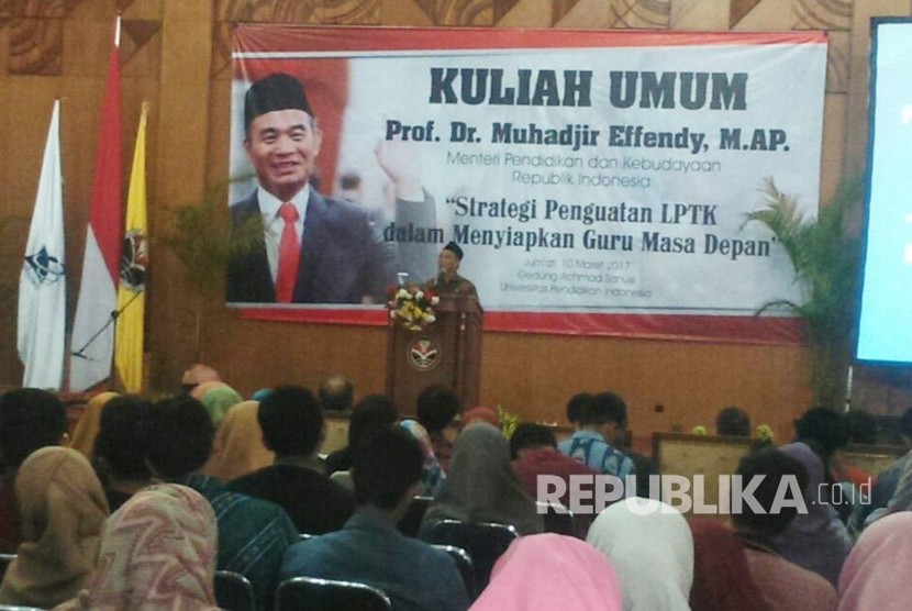 Mendikbud Muhadjir Effendi memberikan kuliah umum pada ratusan civitas akademika Universitas Pendidikan Indonesia (UPI), Jumat (10/3).