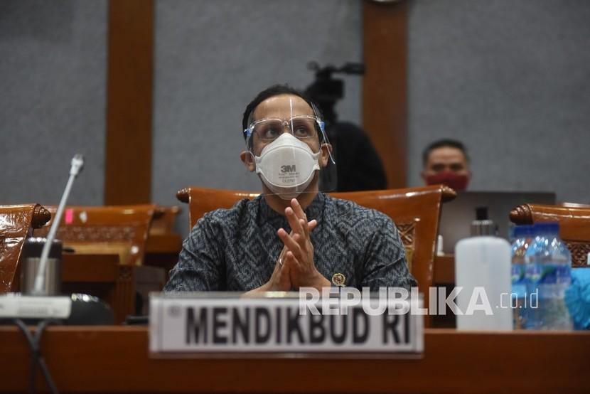 Mendikbud Nadiem Makarim mengikuti rapat kerja dengan Komisi X DPR di Kompleks Parlemen, Senayan, Jakarta, Kamis (3/9/2020). Rapat itu membahas RKA K/L tahun 2021 serta usulan program-program yang akan didanai oleh dana alokasi khusus (DAK). 