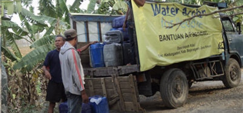 Mendistribusikan Air Bersih