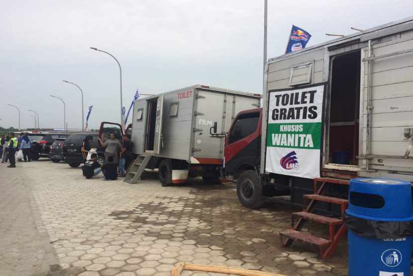 Mengantisipasi membeludaknya kebutuhan pemudik dalam urusan toilet, rest area km 86 tol Cipali menambah penyediaan toilet dengan toilet mobil.