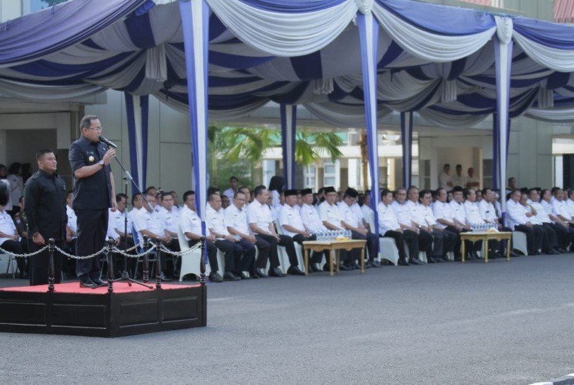 Mengawali kegiatan setelah libur Lebaran Idul Fitri 1440 H, Pemkab Musi Banyusain (Muba) menggelar apel bersama dan halal bihalal seluruh jajaran ASN, honorer, dan tenaga kontrak. Kegiatan bertempat di halaman kantor Bupati Muba, Senin (10/6).