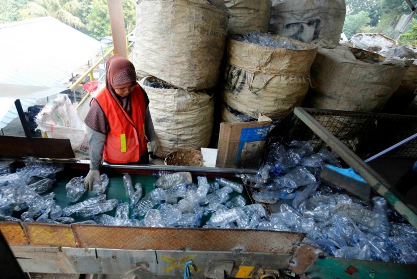 Sampah plastik (ilustrasi). Pemberlakuan Perbup tentang Bogor Asri Tanpa Plastik (Antik) berhasil mengurangi Sampah 364 ton/hari.