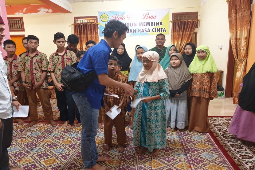 menggelar acara santunan di Panti Asuhan Wira Lisna, Kamis (23/5), yang merupakan acara safari Ramadhan Terminal LPG Pertamina Teluk Kabung. 