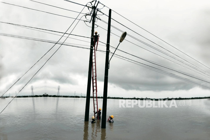 Menghadapi cuaca ekstrem PLN menyiagakan petugasnya untuk memantau kondisi kelistrikan di setiap wilayah.