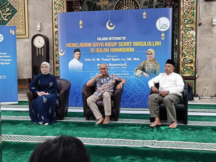 Mengisi Ramadan 1445H, Dewan Kemakmuran Masjid (DKM) Masjid Agung Sunda Kelapa meggelar kajian tentang menjaga kesehatan di bulan puasa yang dilihat dari perspektif Islam.