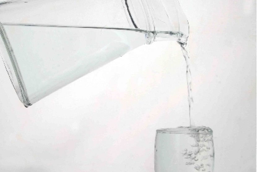 Mengonsumsi air putih pada bulan Ramadhan menjadi komponen penting bagi kaum Muslim.
